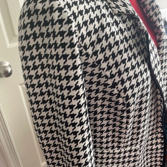 Women's black and white houndstooth Blazer, size Large - Picture 2 of 4